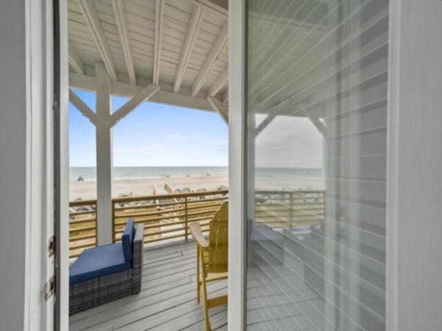 A Shore Thing 1 - Oceanfront And Dog Friendly! Private Beach Access! Townhouse Villa Carolina Beach Exterior photo